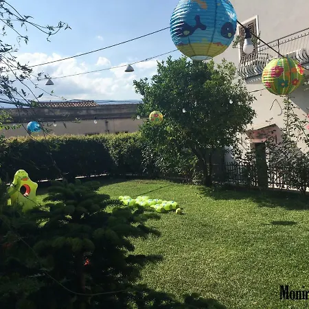 Moni *