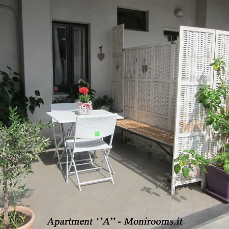 Semesterbostad Moni *